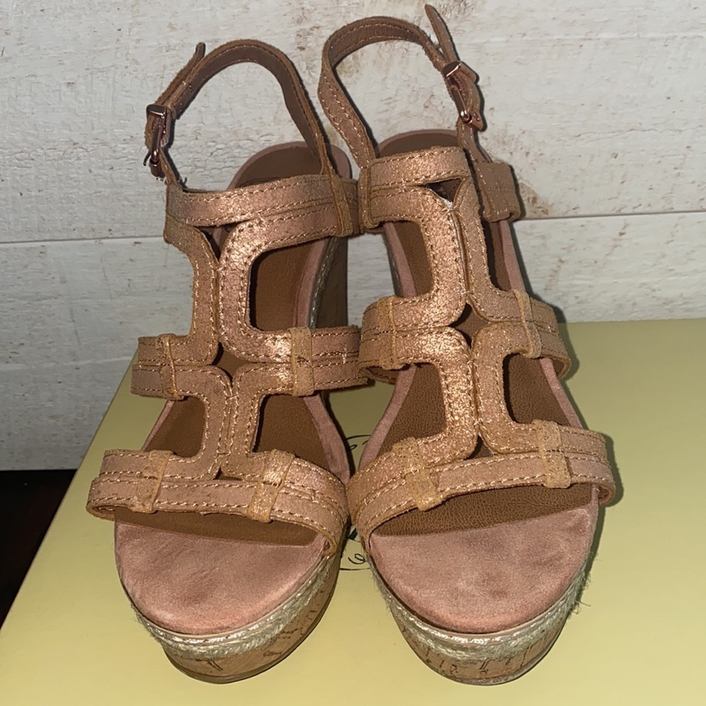 NEW LUCKY BRAND Rose Gold Keena Suede Wedge Sandal - Picture 3 of 7